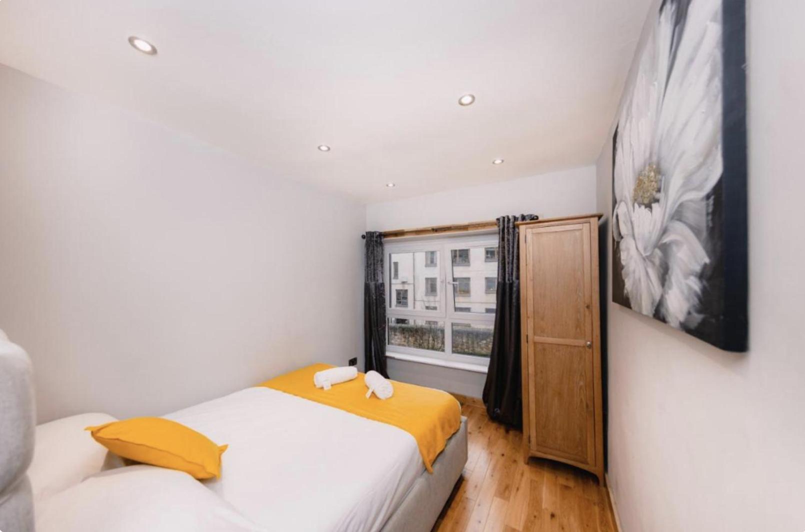 Superb Luxury Apartment By Canal - Central 에든버러 외부 사진