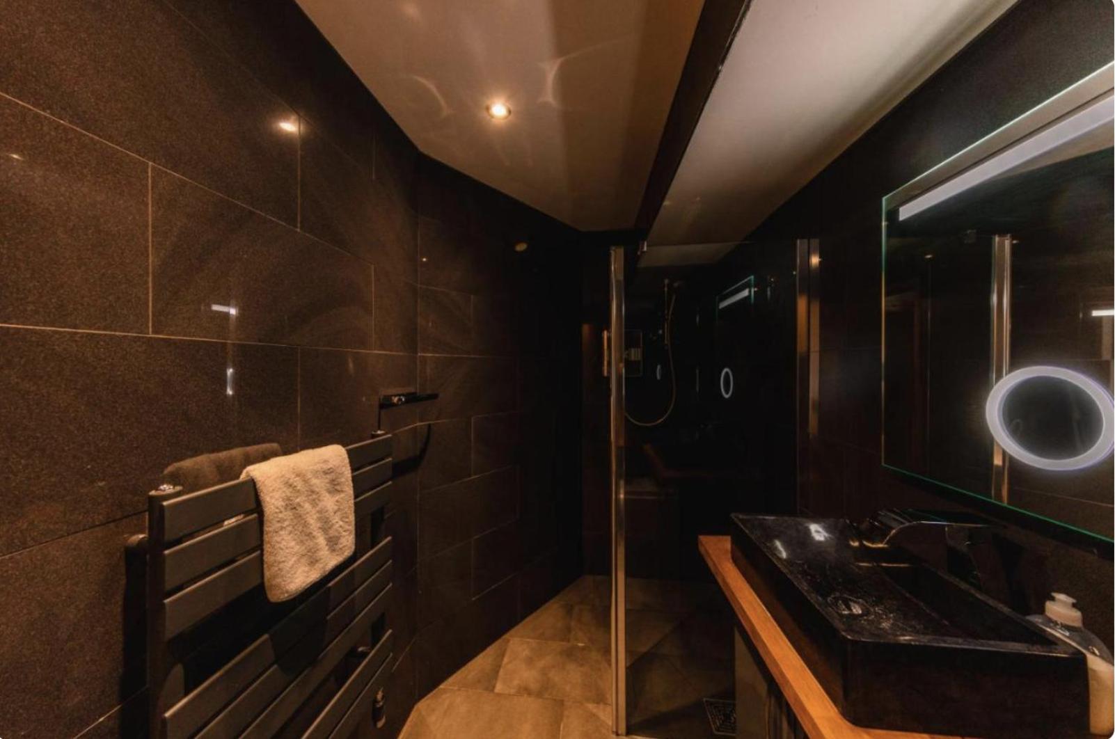 Superb Luxury Apartment By Canal - Central 에든버러 외부 사진