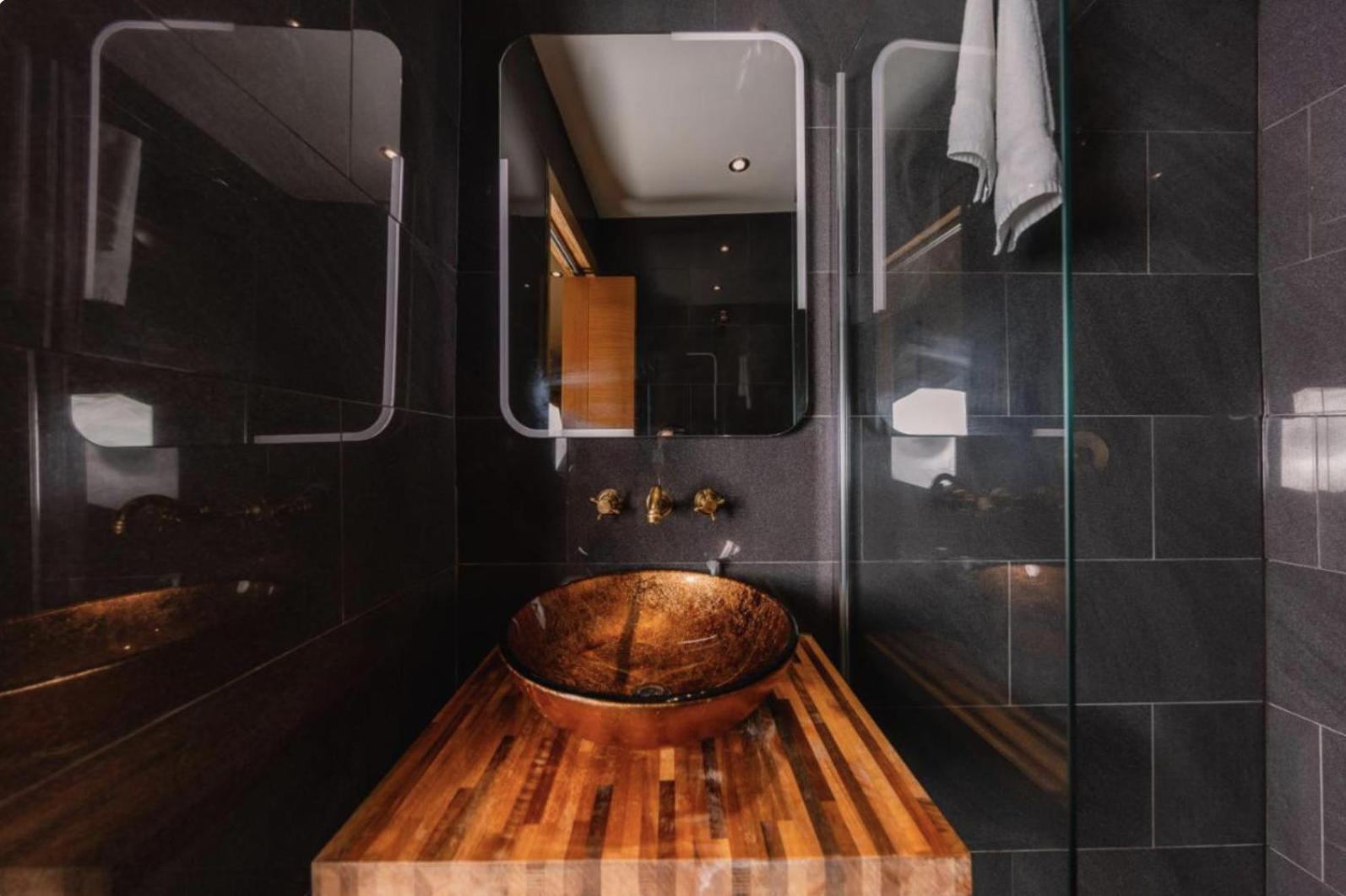 Superb Luxury Apartment By Canal - Central 에든버러 외부 사진