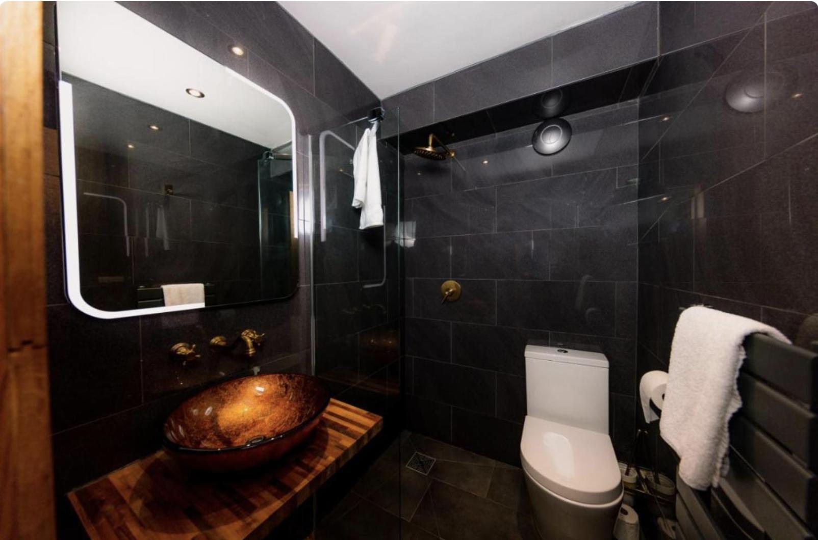 Superb Luxury Apartment By Canal - Central 에든버러 외부 사진