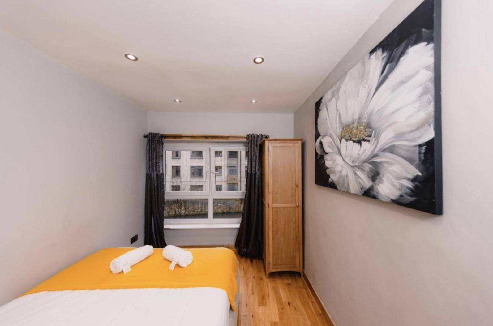 Superb Luxury Apartment By Canal - Central 에든버러 외부 사진