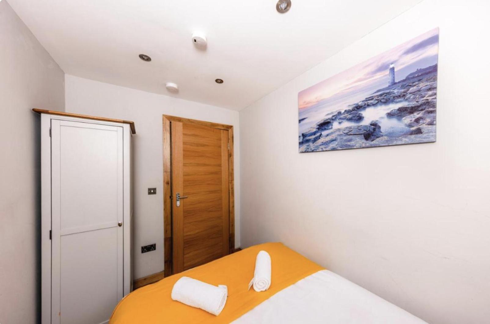 Superb Luxury Apartment By Canal - Central 에든버러 외부 사진