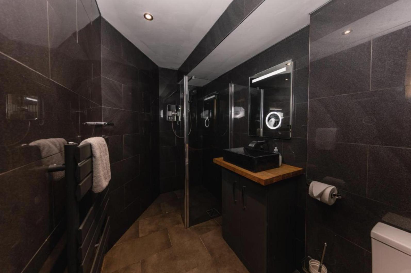 Superb Luxury Apartment By Canal - Central 에든버러 외부 사진